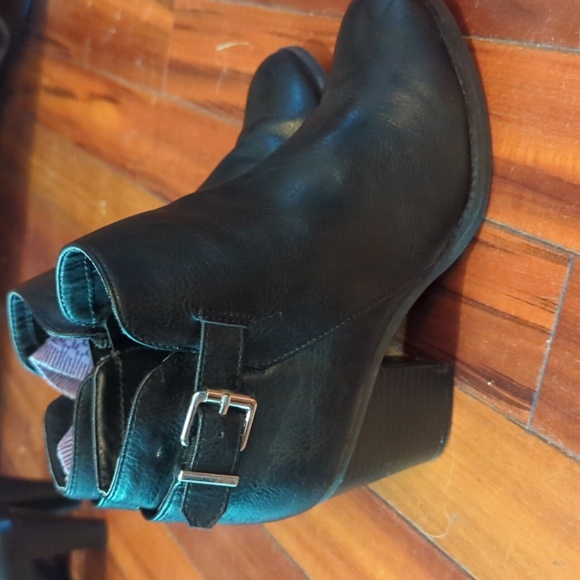 Express black leather booties. Side zipper/buckle. 2 inch block heel. 8 - Picture 3 of 4